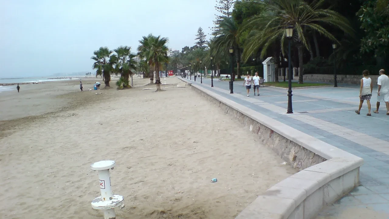 Playa de l'Almadrava (temporada baja)