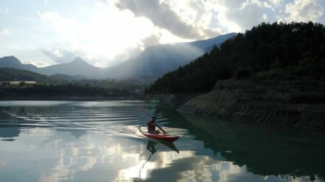 Kayak con perro en La Llosa del Cavall