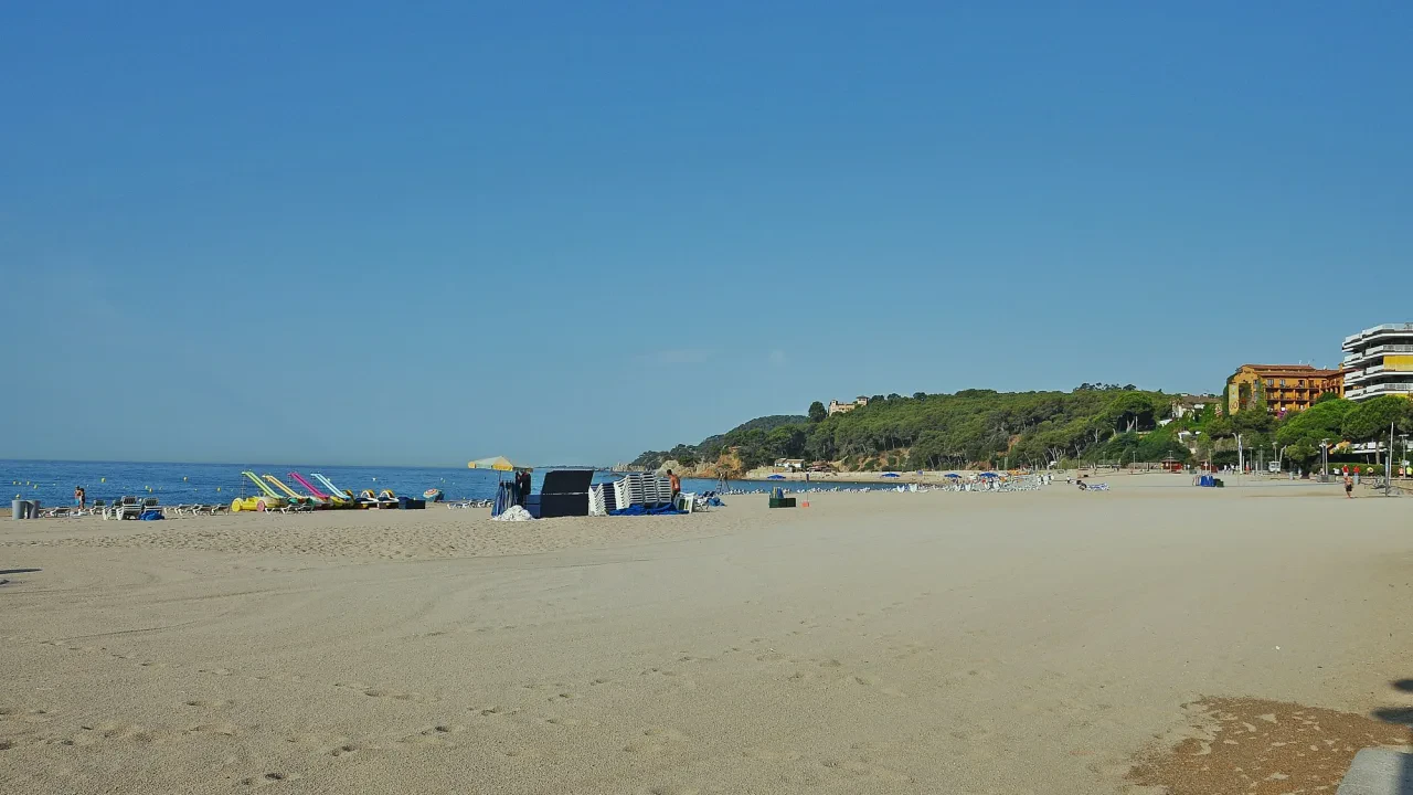 Platja de Fenals, zona de Punta Garbí (invierno)