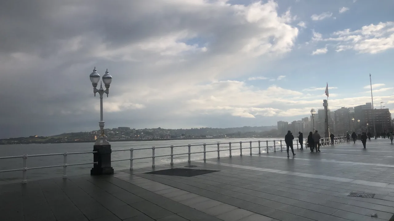 Playa de San Lorenzo (zona canina de invierno)