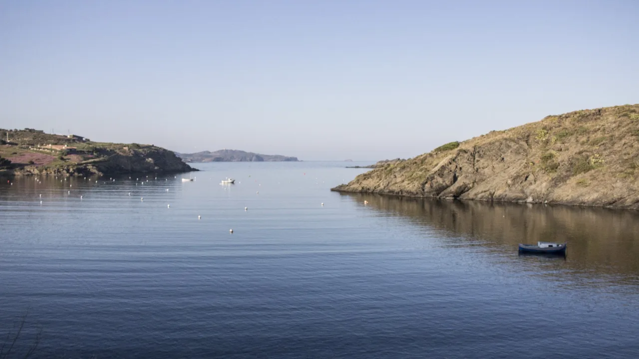 Costa Brava con perro: playas, dónde dormir, dónde comer y qué hacer (guía 2026)