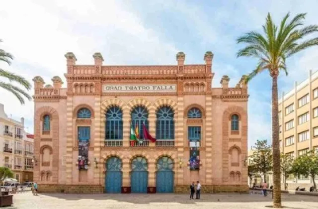 Free Tour Carnaval de Cádiz con perro — Paseando por Europa