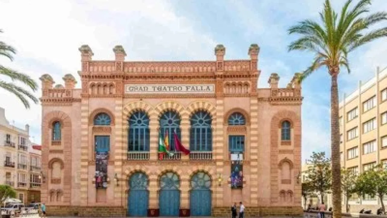 Free Tour Carnaval de Cádiz con perro — Paseando por Europa