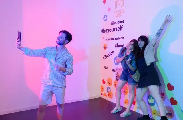 Museo de las Ilusiones Madrid con perro
