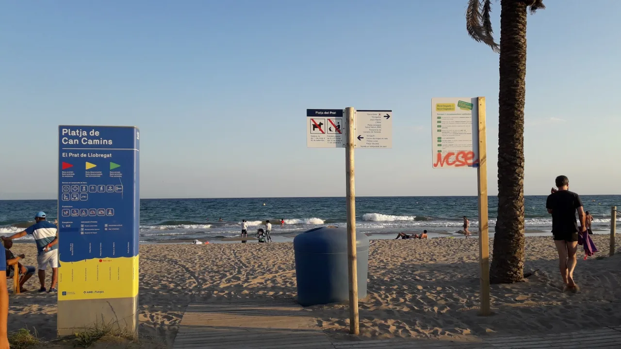 Platja del Prat, accesos 23–24 (Can Camins)