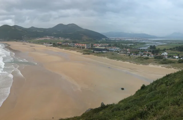 Playa de Berria (franja nocturna)