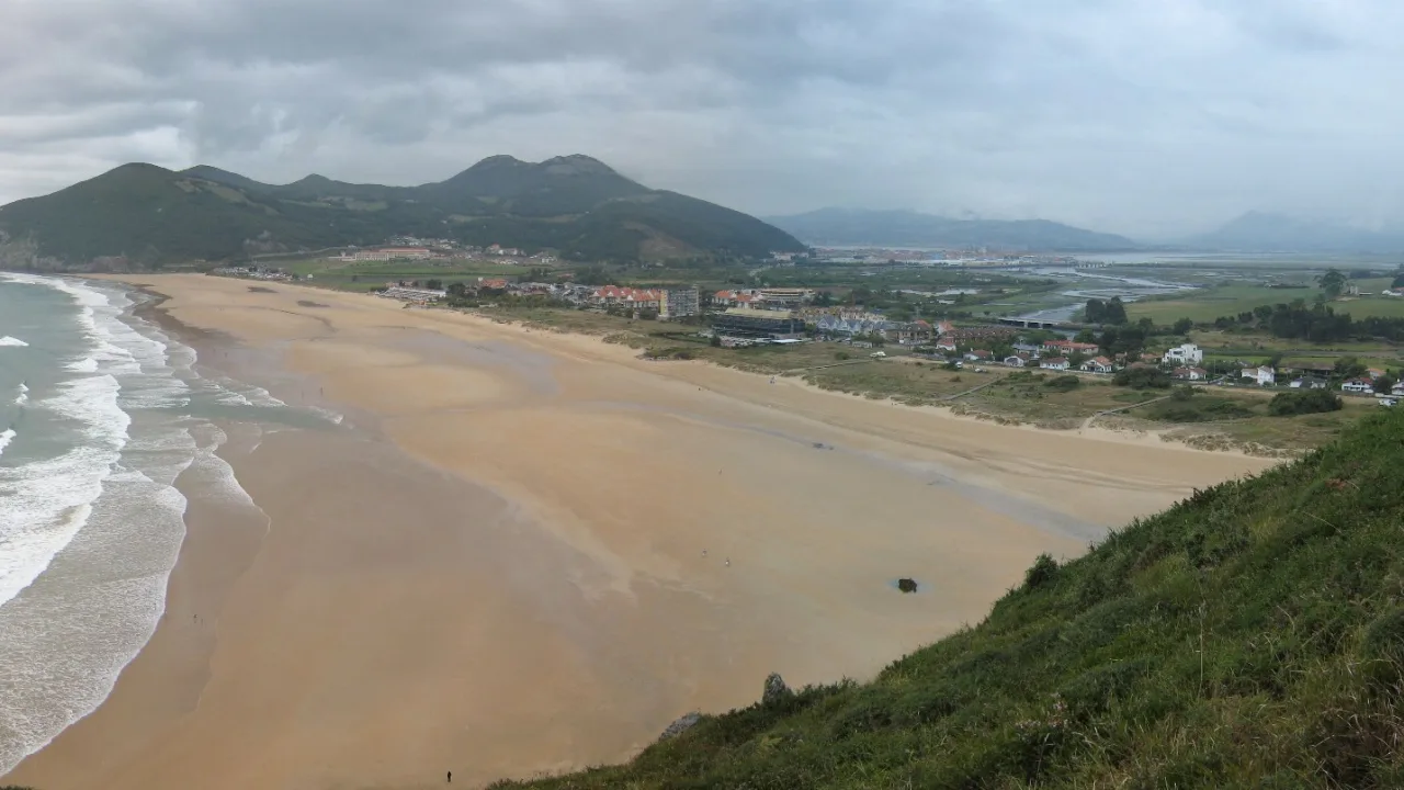 Playa de Berria (franja nocturna)