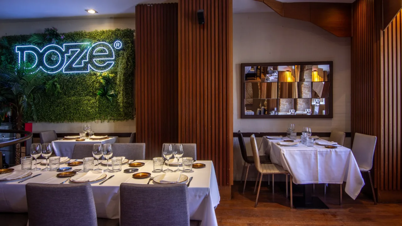 DOZE Restaurante & Premium Bar